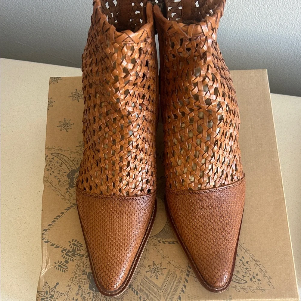 Free People Brown Woven Ankle Booties Size 39 New in Box Never Worn - Picture 8 of 9